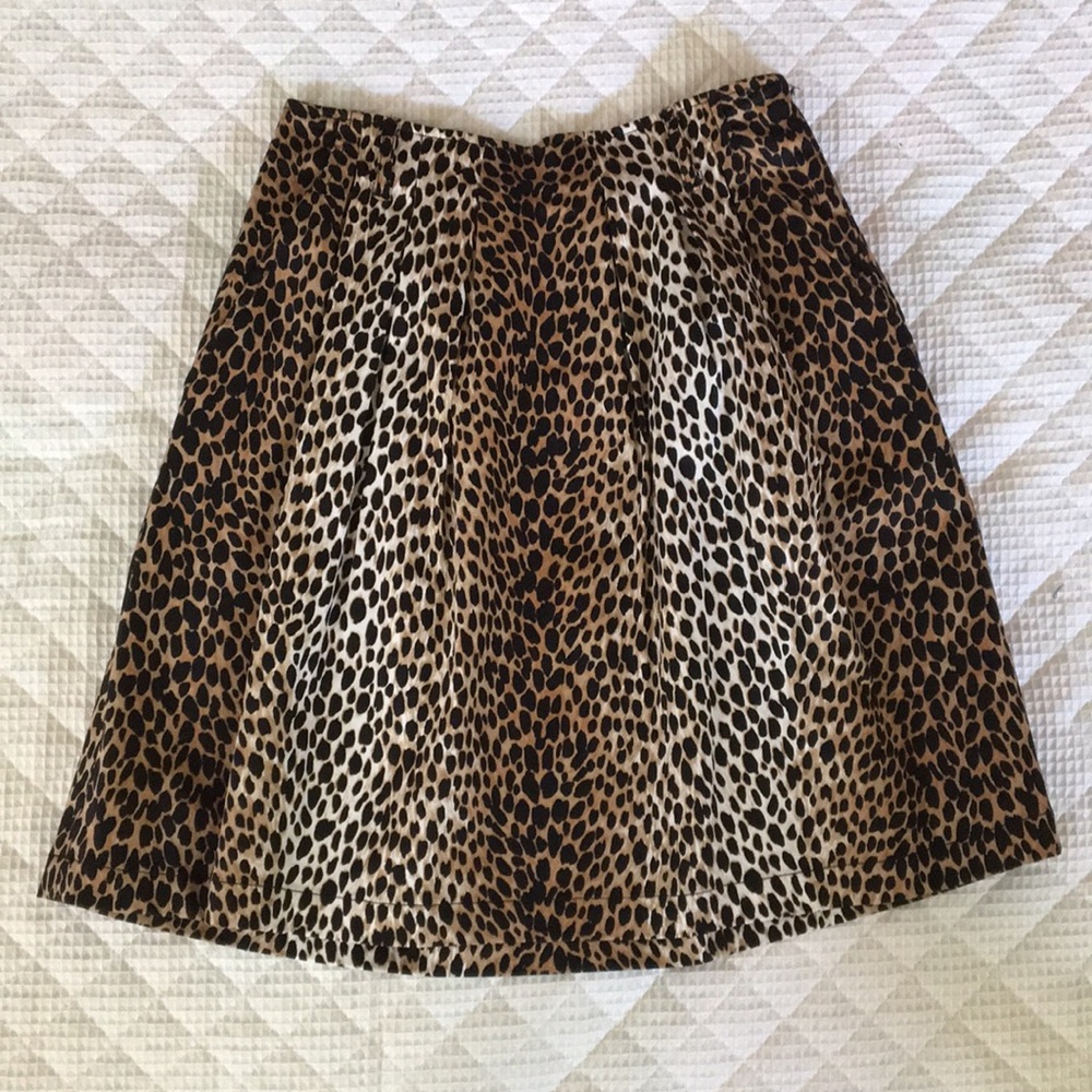 White House | Black Market Leopard print Skirt